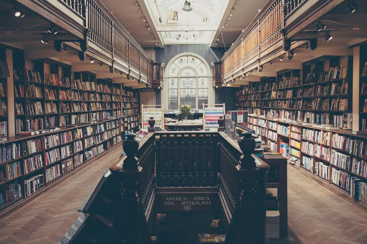 Genre bookstores are having a moment — especially in Chicago